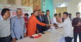 ঠাকুরগাঁওয়ে ৩০০ অসহায় পরিবারকে প্রধানমন্ত্রীর নগদ সহায়তা প্রদান